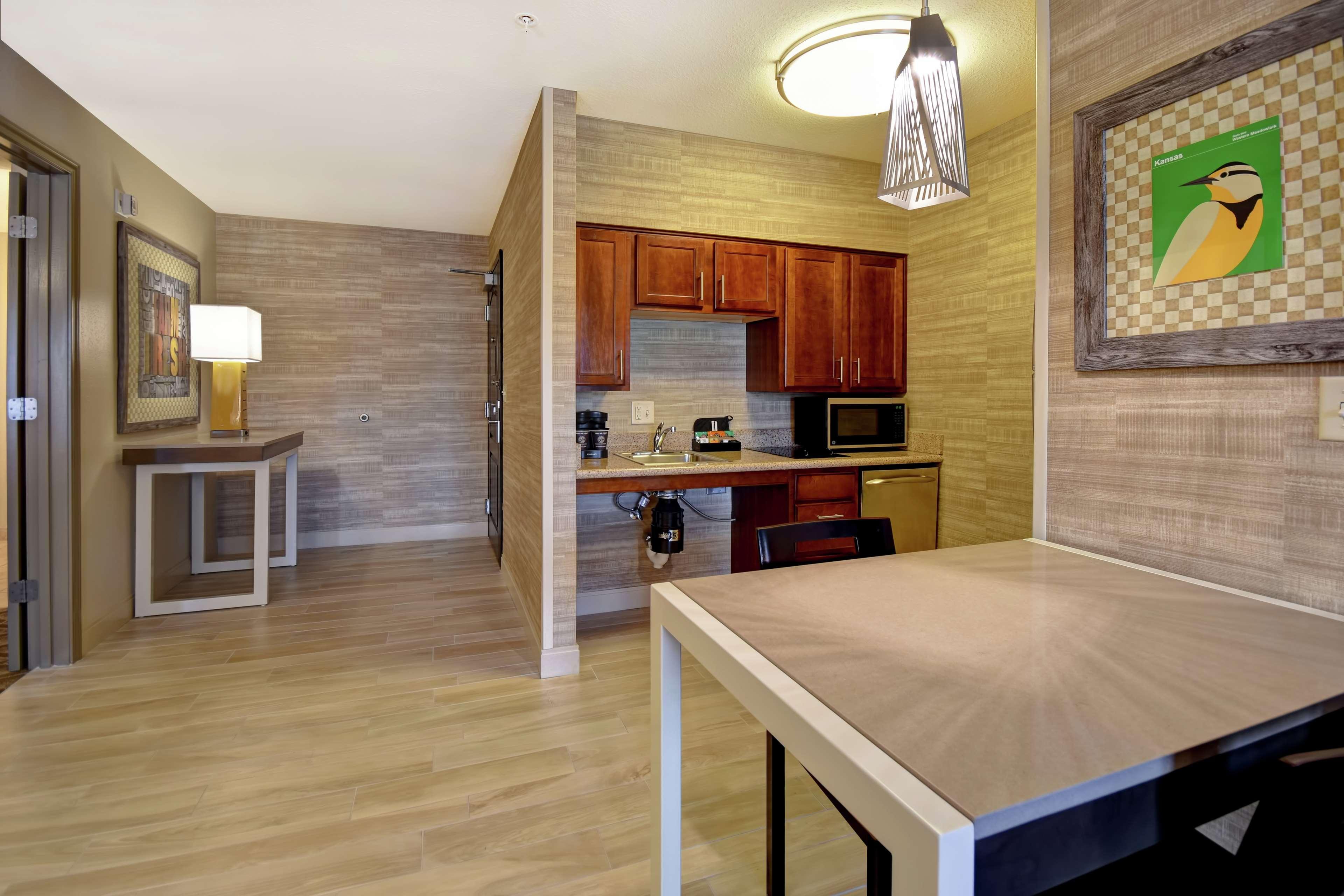 Homewood Suites By Hilton At The Waterfront Вічіта Екстер'єр фото