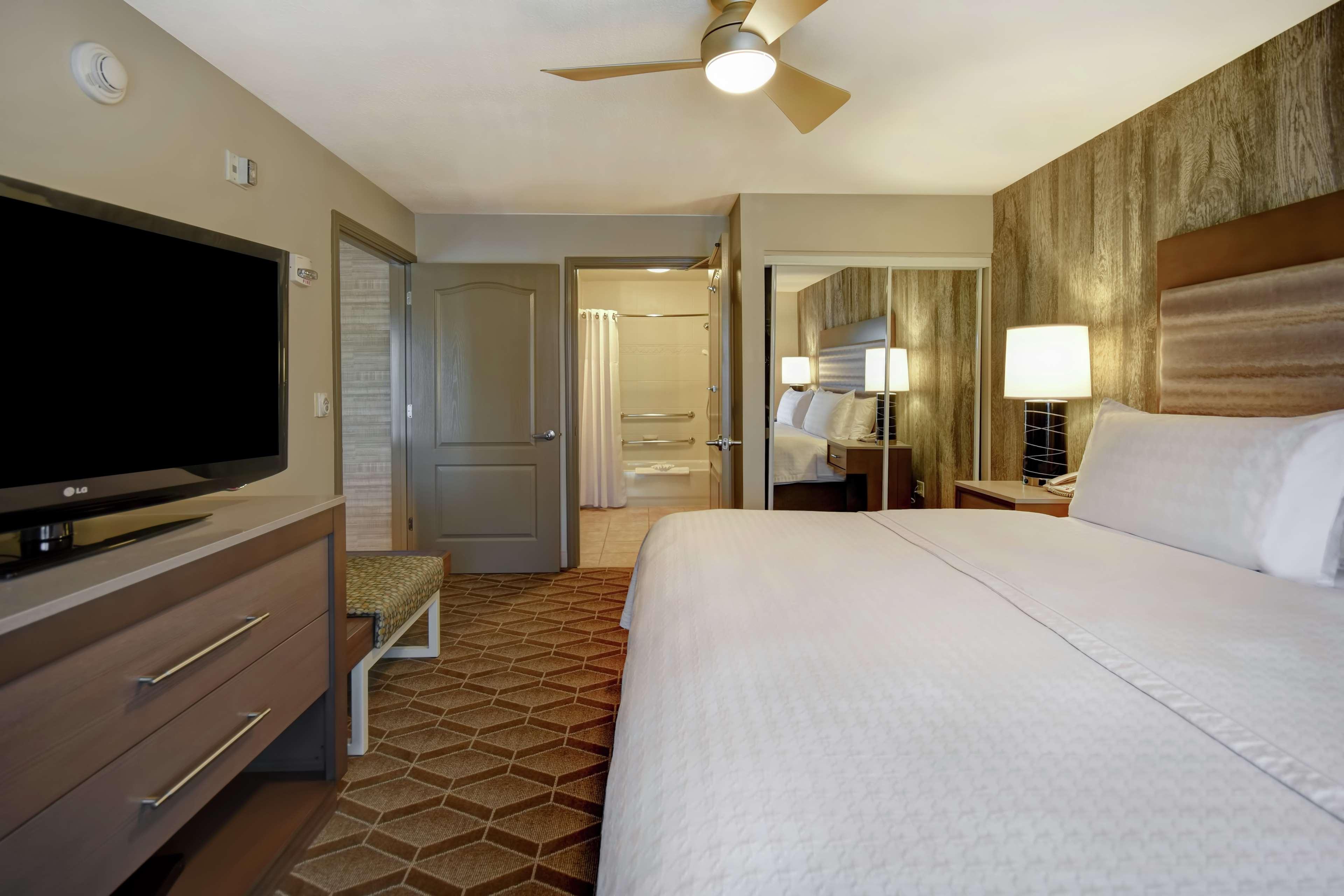 Homewood Suites By Hilton At The Waterfront Вічіта Екстер'єр фото