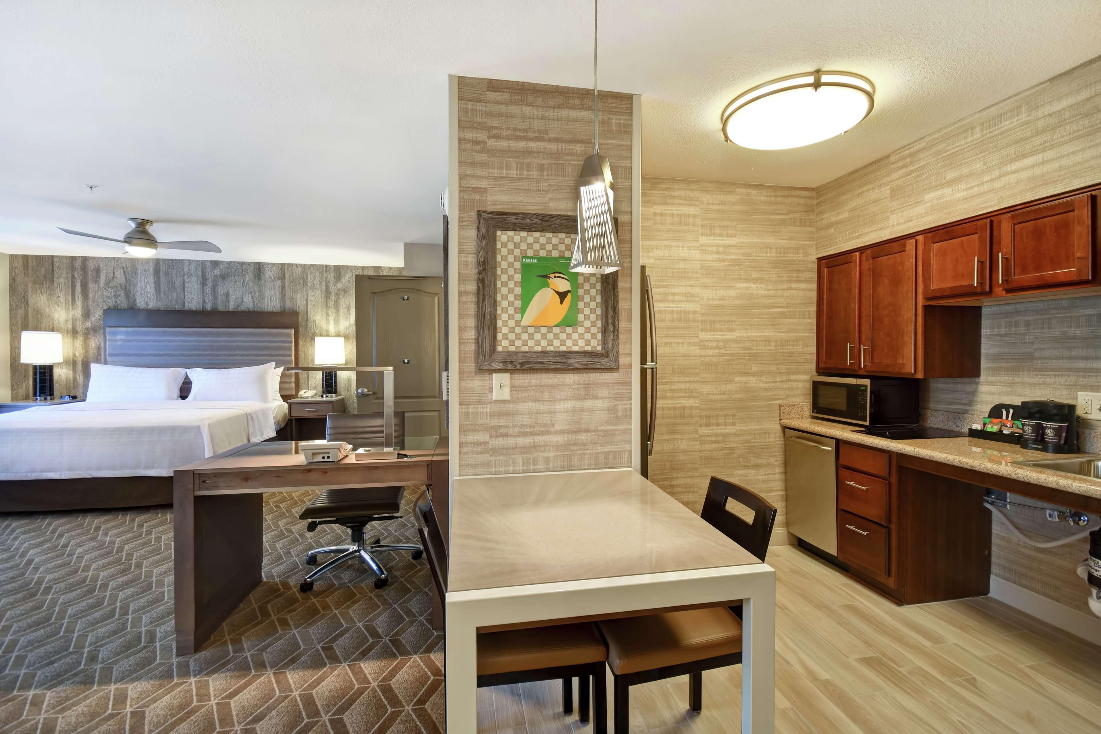 Homewood Suites By Hilton At The Waterfront Вічіта Екстер'єр фото