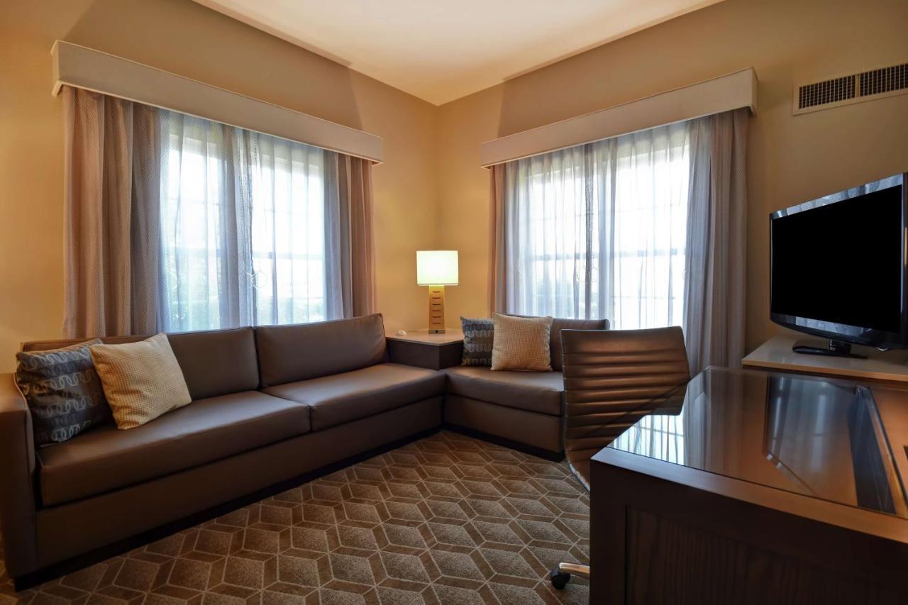 Homewood Suites By Hilton At The Waterfront Вічіта Екстер'єр фото