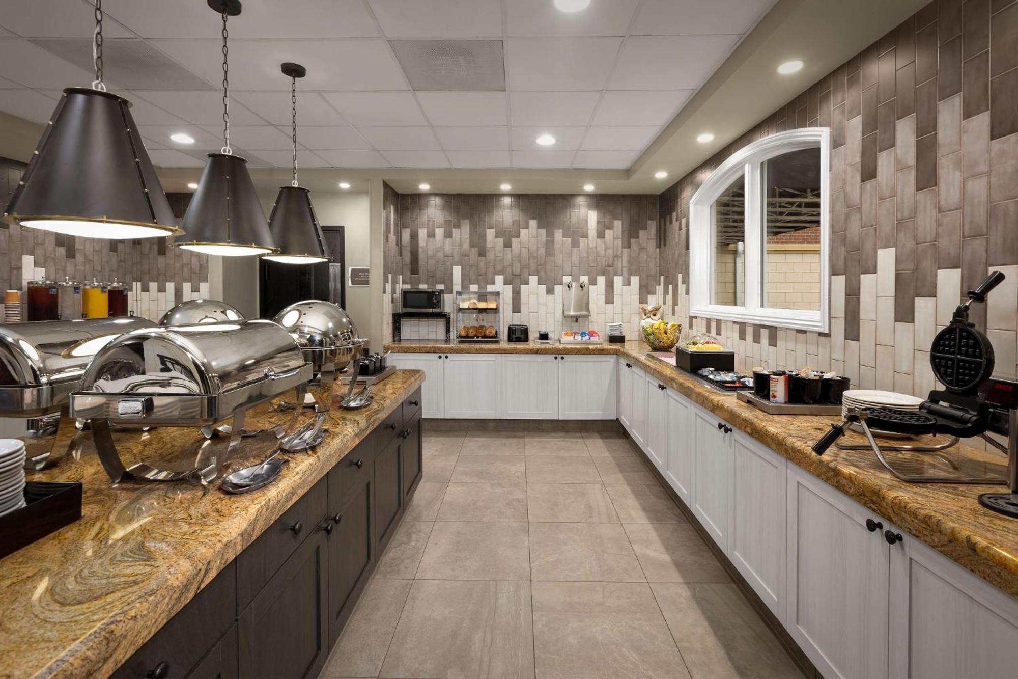 Homewood Suites By Hilton At The Waterfront Вічіта Екстер'єр фото
